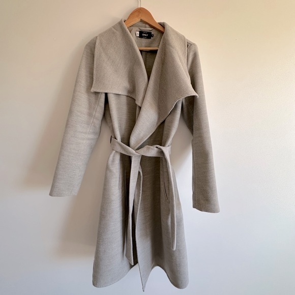 Coat - Picture 1 of 7
